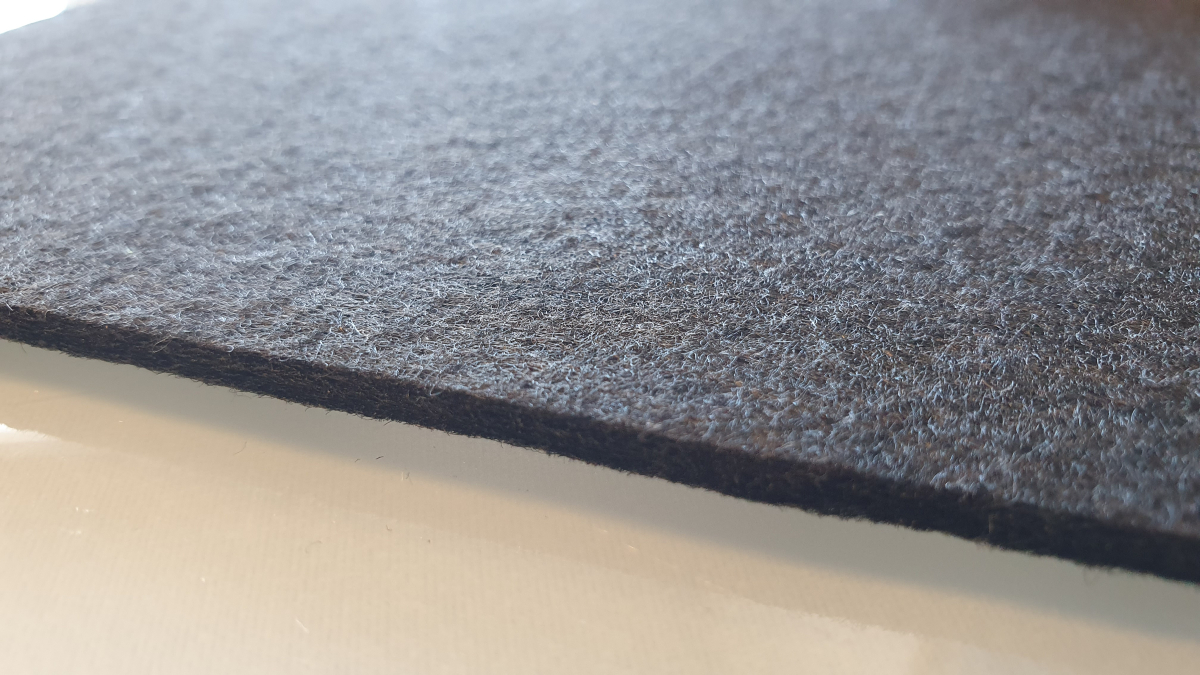 Preview: HAMMERFEST APEX BLACK | Schutzboden Legeboden für Außen und Innen, schwarz 28x1m 800g/m²